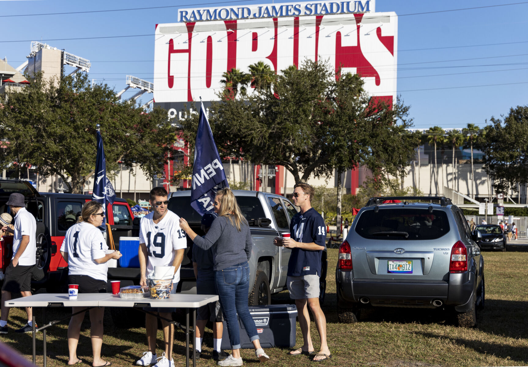 Outback Bowl 2022, fans tailgating